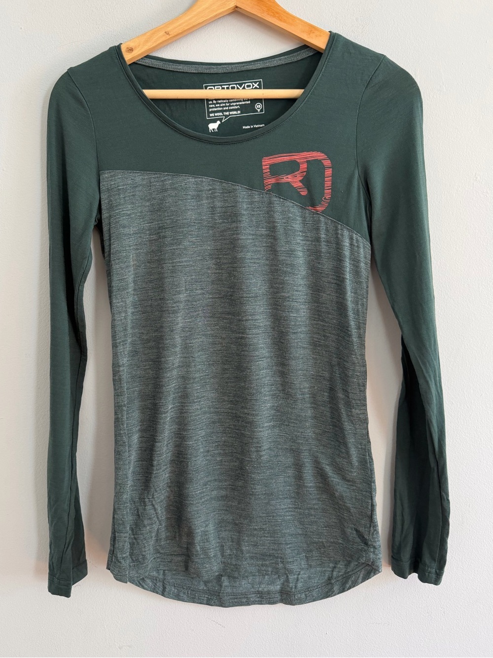 Ortovox Women's Virgin Wool Blend Long Sleeve Outdoor Base Layer Size XS